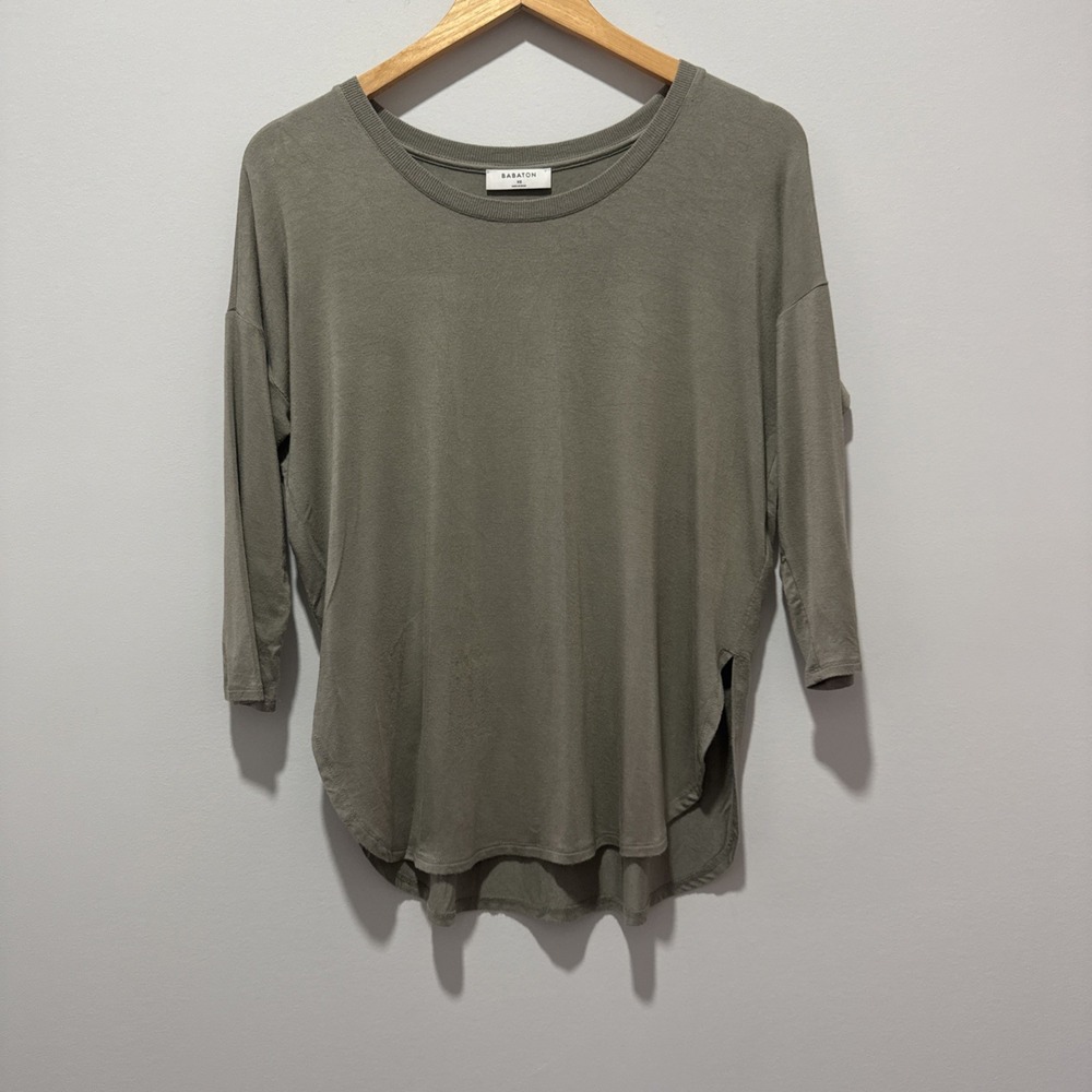 Babaton Women’s XS Green 3/4 Sleeve Split Hem Blouse